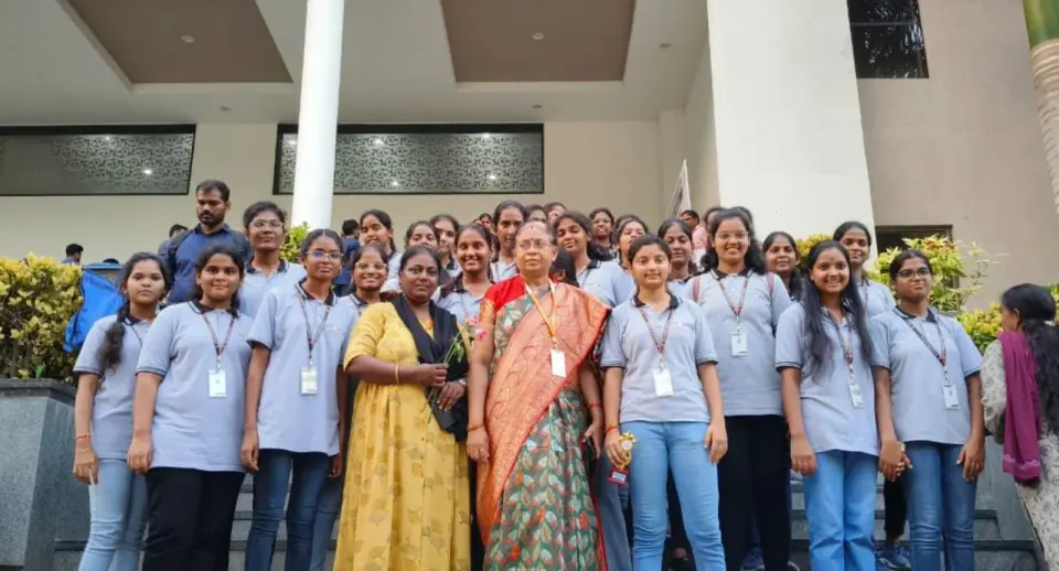 Students and faculty of Accomplish Academy together on campus