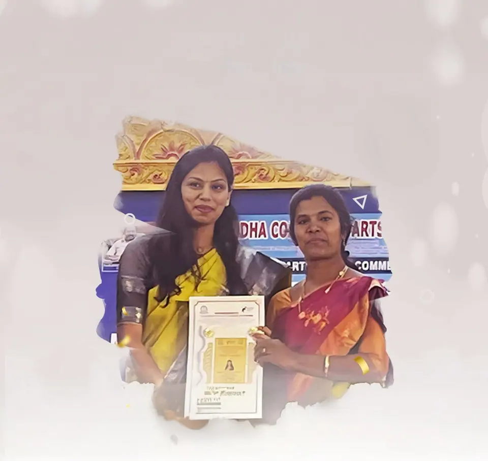 Harika Reddy Bhoomireddy receiving the Women Educationalist Excellence Award