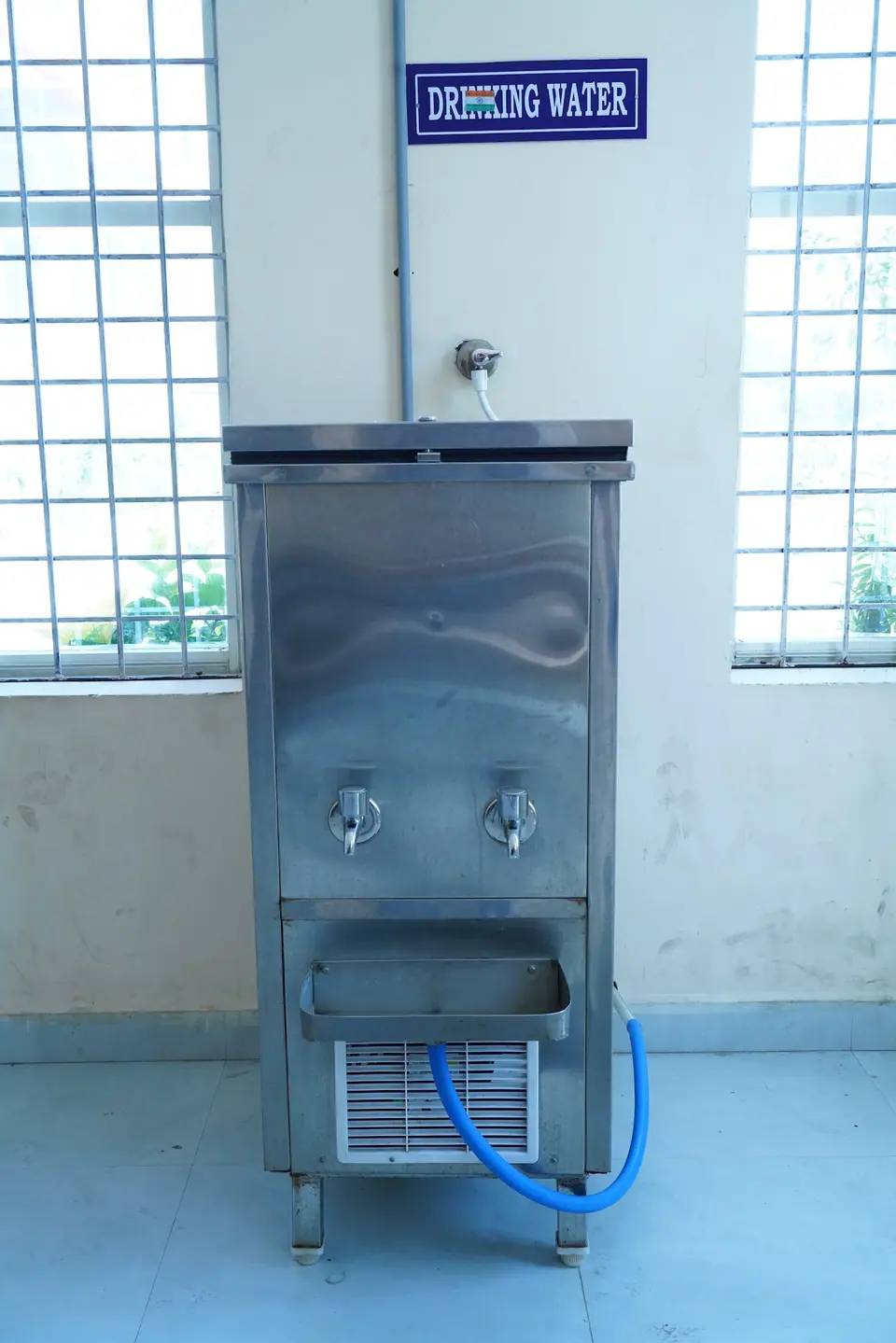 The purified drinking water station in the hostel